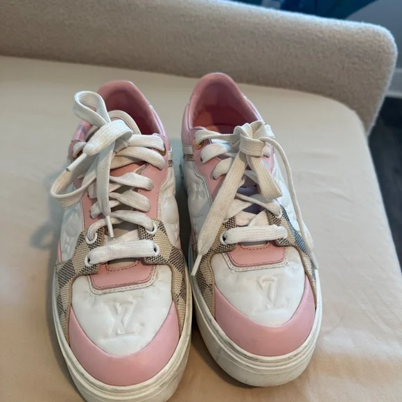 LOUIS VUITTON SNEAKERS - Picture 4 of 6